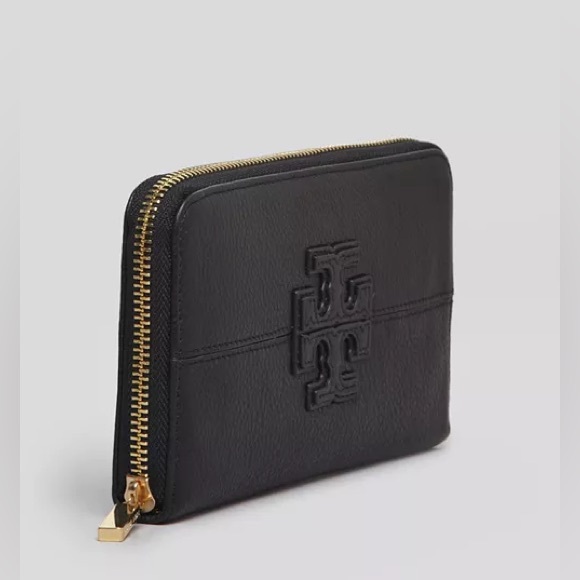 Tory Burch | Stacked T Zip Continental Wallet in Black - Picture 2 of 12